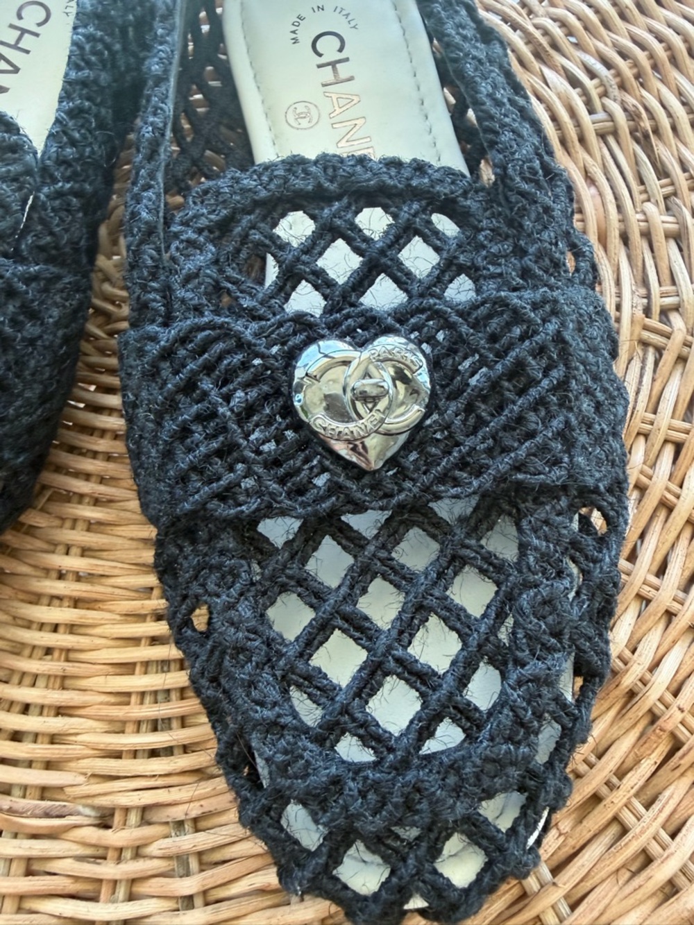 NEW wt tags & box CHANEL Black Crochet Loafers wt Heart interlocking - size 37,5 - Picture 16 of 16